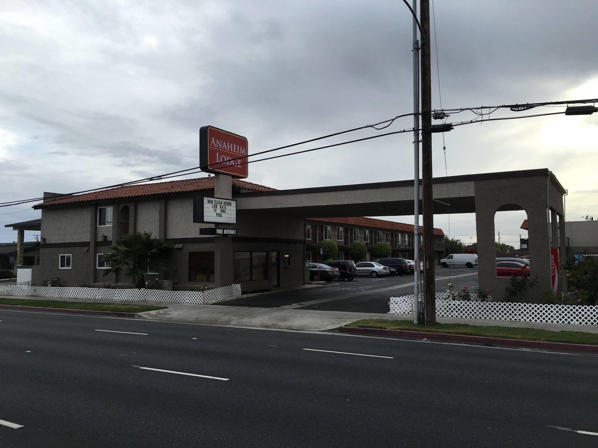 Anaheim Lodge 2*